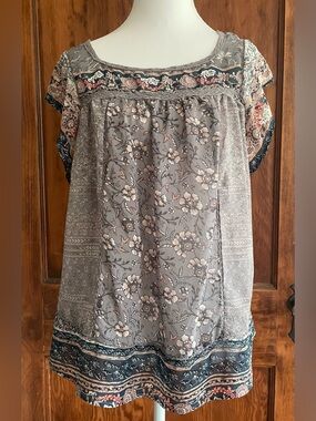 Knox Rose Gray Floral Boho Blouse with Navy Trim